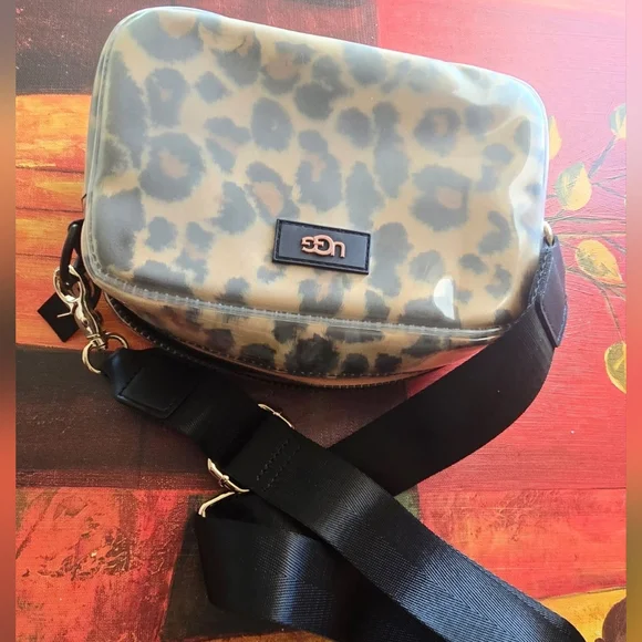 UGG Janey II Clear Leopard Print Crossbody Bag . - Picture 4 of 8